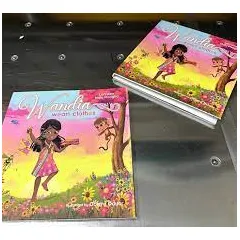 Wanda Wears Clothes Buch