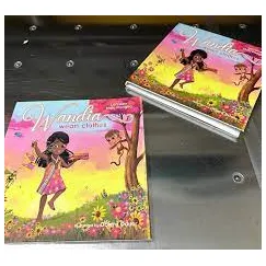 Wanda Wears Clothes Buch