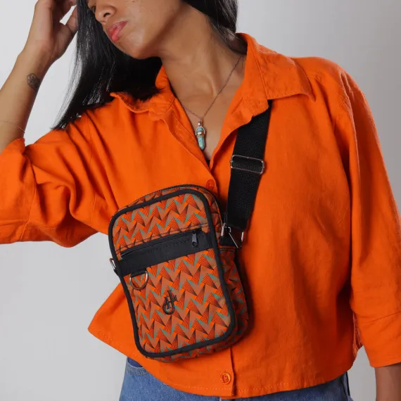 Shweshwe Umhängetasche Orange getragen