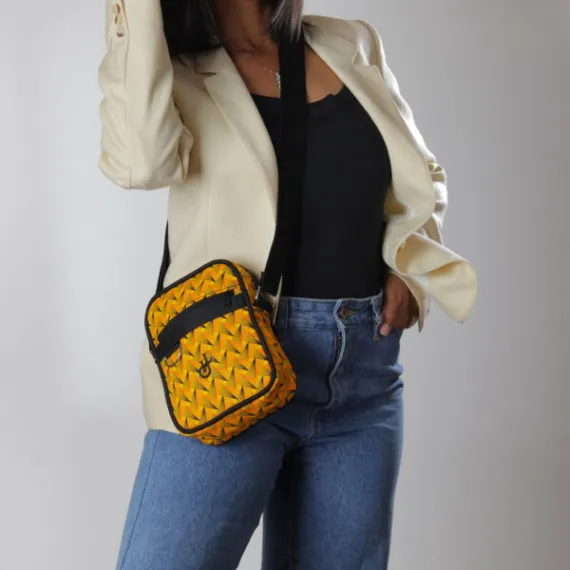 Shweshwe Umhängetasche Gelb getragen
